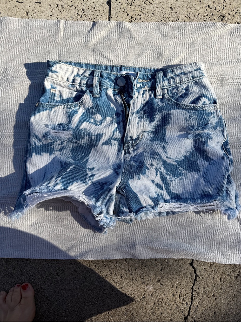bp Tie-Dye Light and Dark Blue Denim Cutoff Shorts SZ 26 M-2
